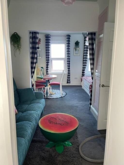 איסטבורן "The Parlour" Seafront Apartment מראה חיצוני תמונה